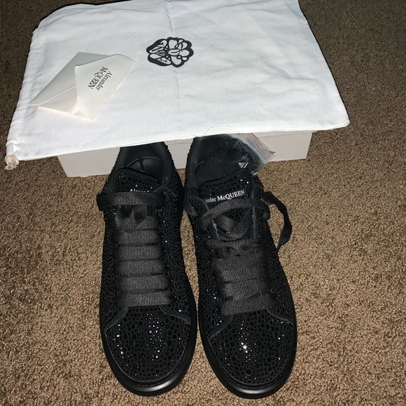 Oversized MEN Alexander Mcqueen Sneakers - Picture 2 of 5